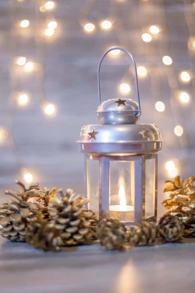 winter wedding centerpiece - lanterns 