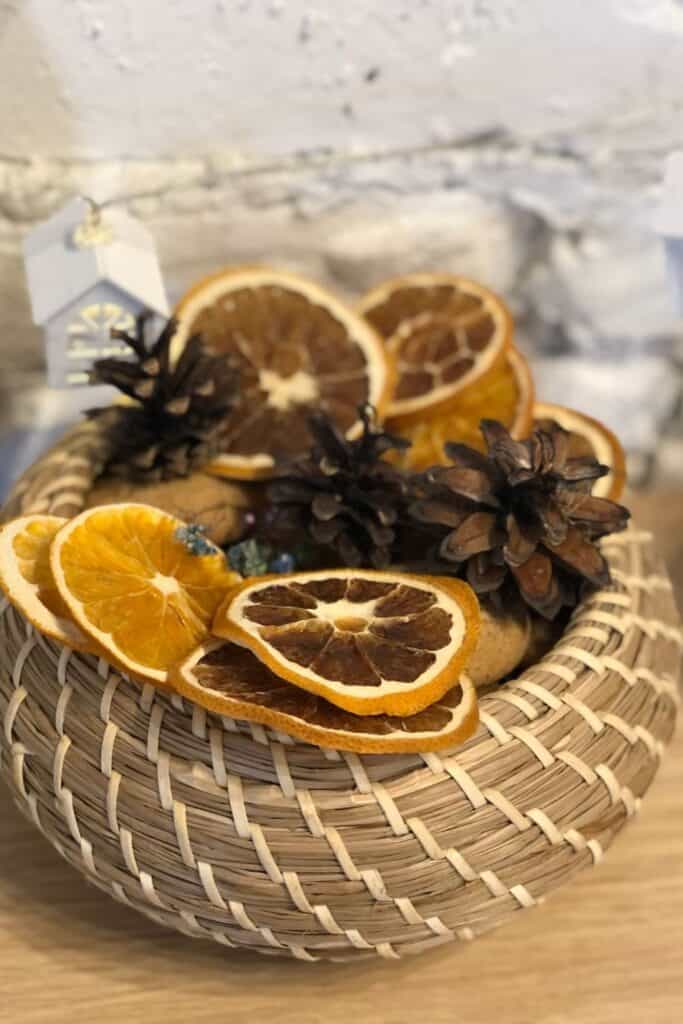 citrus christmas table decor 