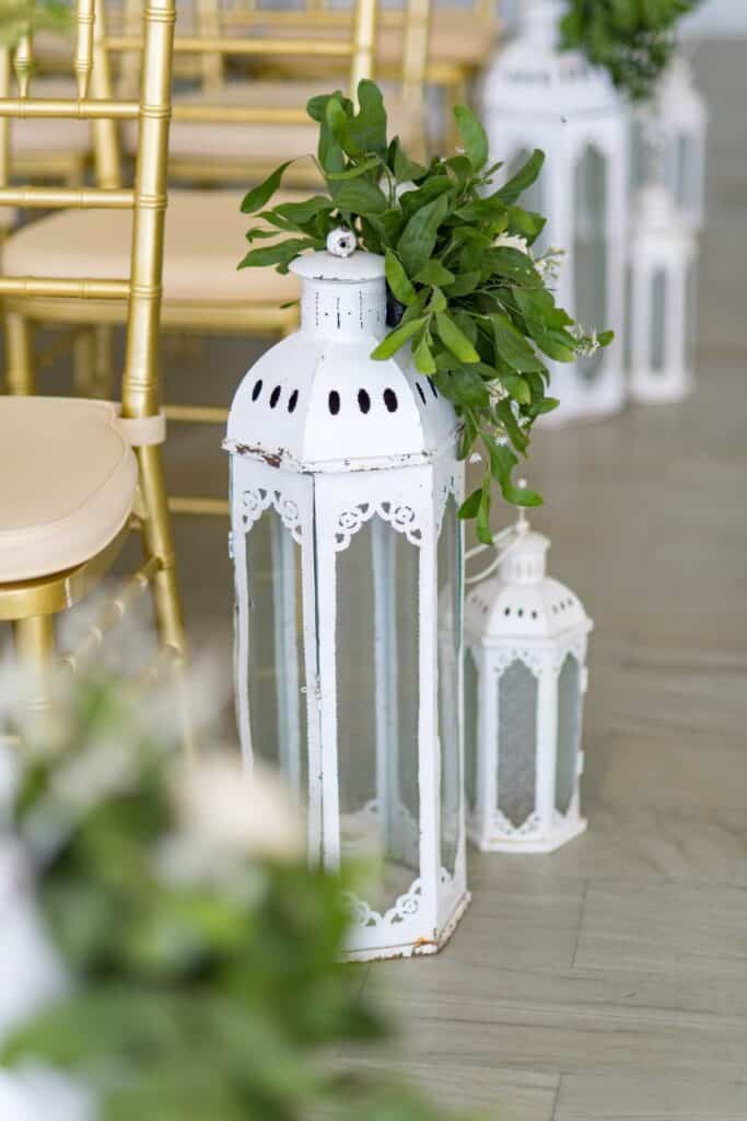 wedding aisle lanterns - winter wedding 