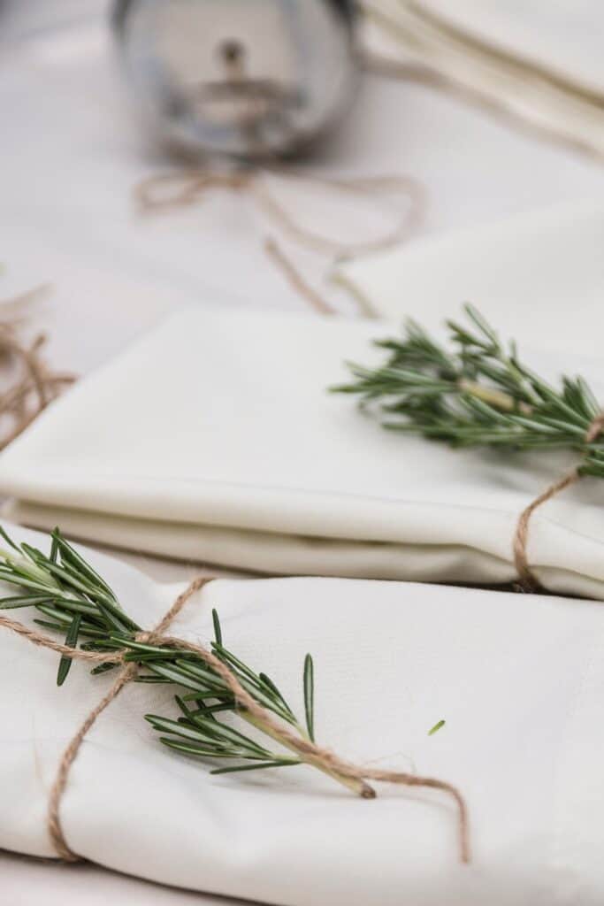 winter wedding napkin decor