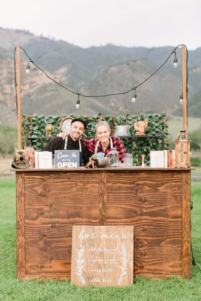 rustic palette bar for wedding - diy 