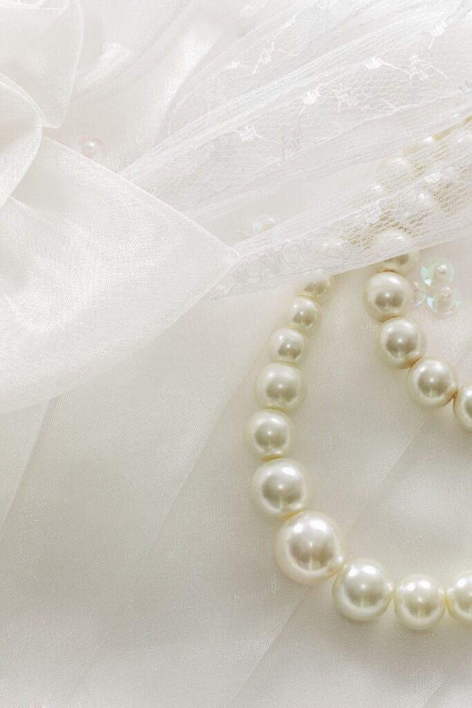 1950s theme wedding pearls