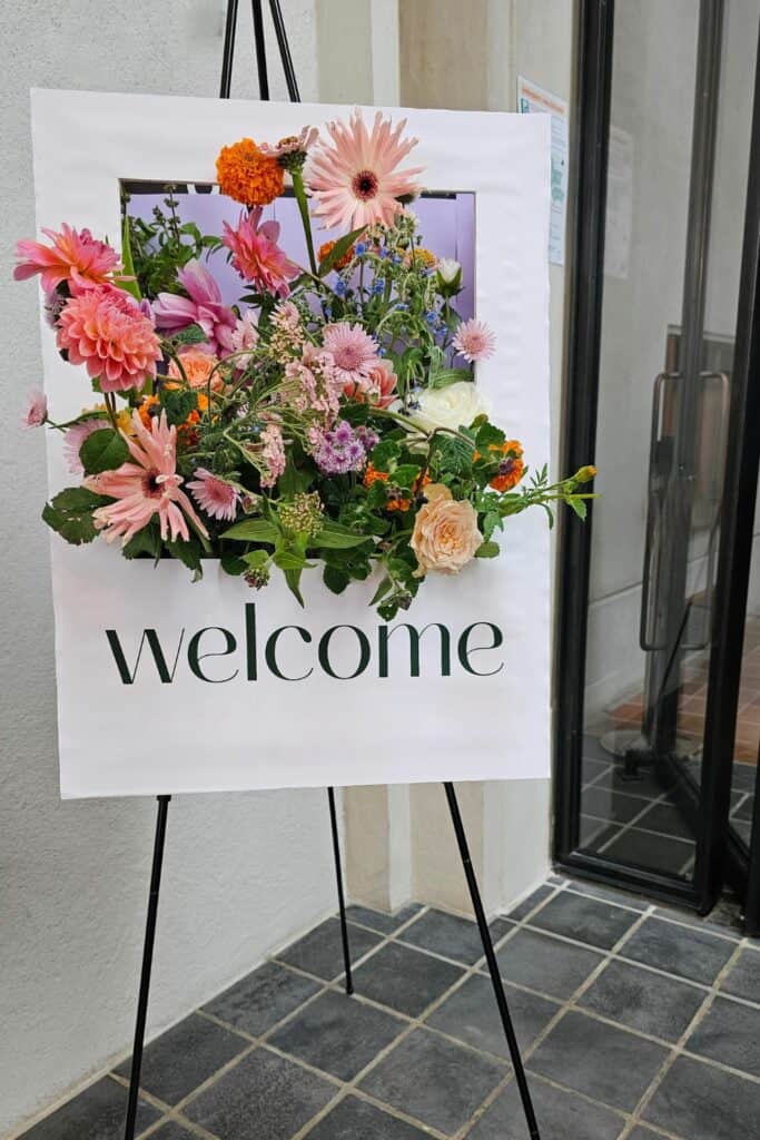 floral wedding sign idea