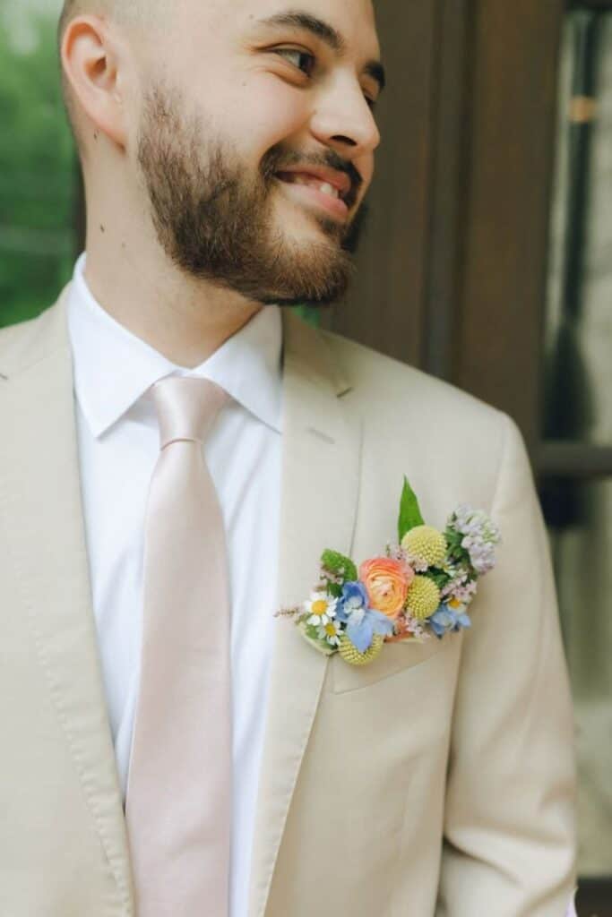 pocket flower boutonniere 